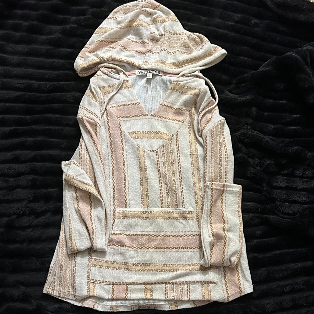 Wallflower Textured Knit Sweater in Cream and Tan